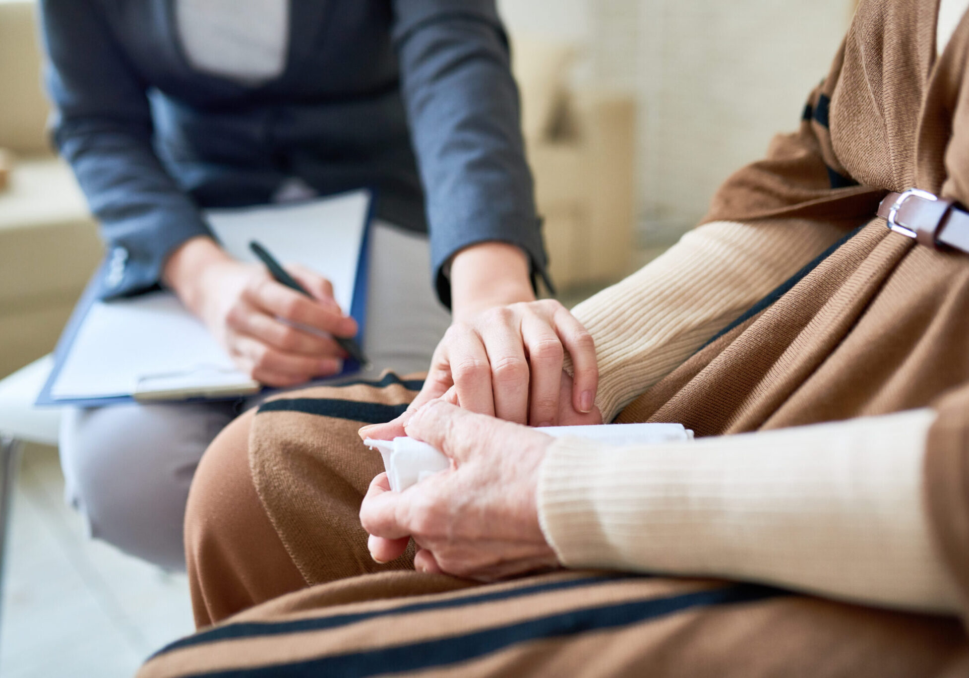 Close,Up,Of,Female,Psychologist,Holding,Hand,Of,Senior,Woman